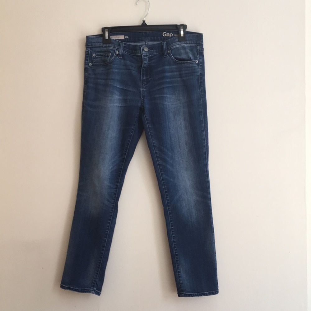 LIKE NEW Gap Girlfriend Jeans - midrise, 29r - Picture 3 of 6